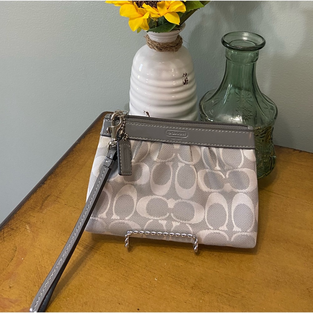 NWOT. Coach Wristlet #218